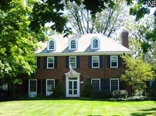 2989 Glengary Rd, Shaker Heights, OH 44120