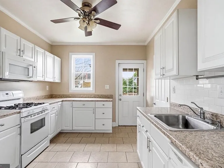 121 Grandview Ave — Photo 5