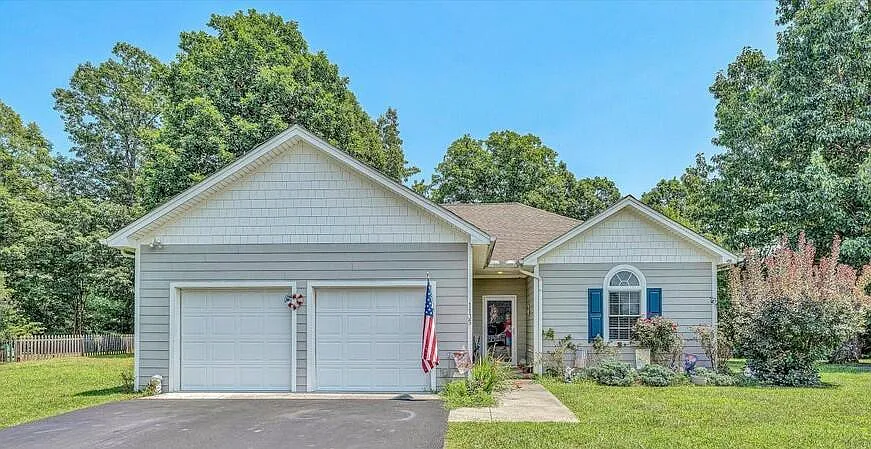 1135 Joffrey Dr photo 1