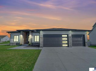 1002 Middleton Ave, Lincoln, NE 68521