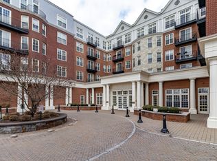 85 Memorial Rd APT 301, West Hartford, CT 06107