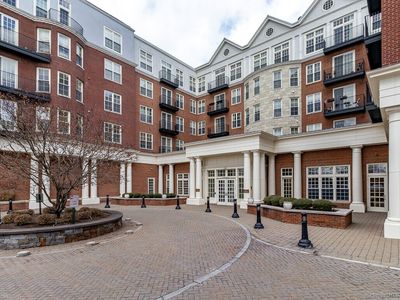 85 Memorial Road APT 301, West Hartford, CT, 06107