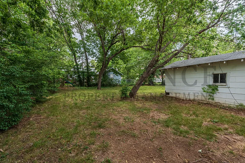 2 bed, 1.0 bath, 1042 sqft, $925 — Photo 4