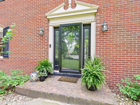 3rd image of 1679 Wellington Ct