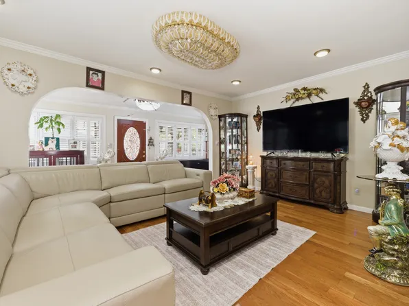 150-22 114th Road image 2 of 20