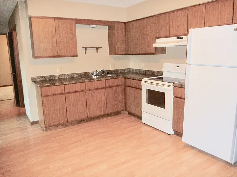 1122 Imperial Cir #5 — Photo 2