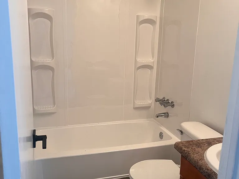 141 Bassett Ave #141 — Photo 2