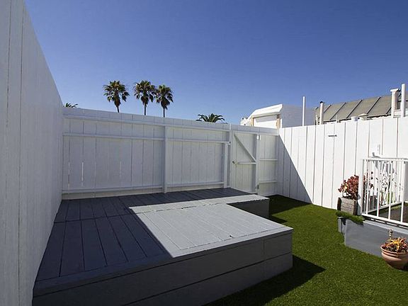 ExRooftop deck view of 179 Dolores St, San Francisco, CA 94103, USAterior Photo