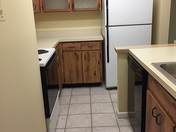 3rd image of 15 Veronese Ct