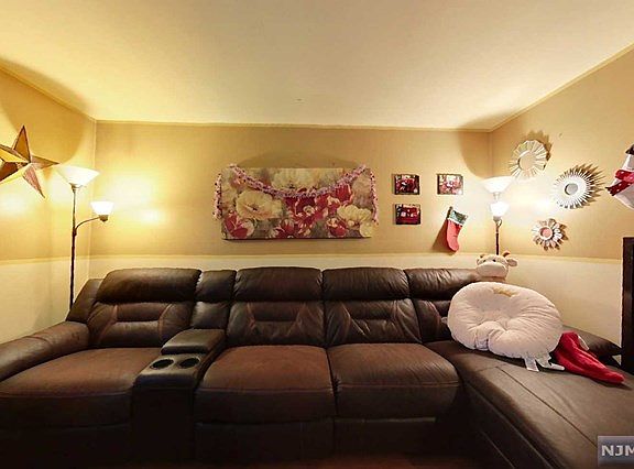 5th image of 58 Belmont Ave