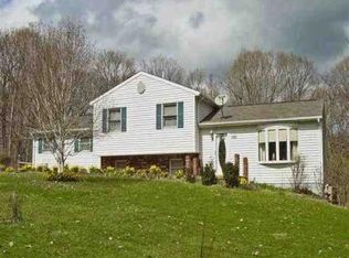 323 Hemlock Ln, Weirton, WV 26062