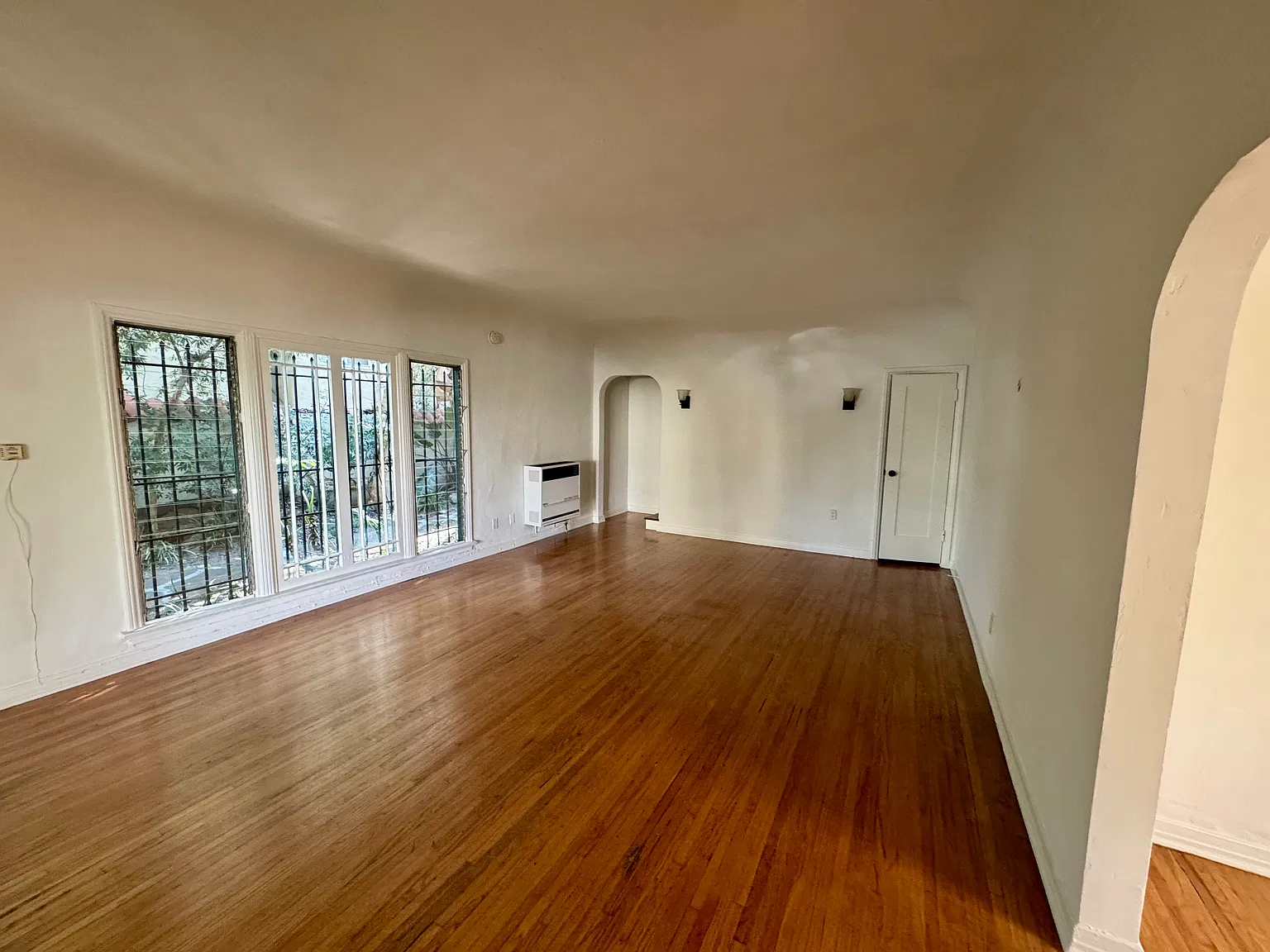 2 bed, 1.5 bath, 1400 sqft, $3,995 — Photo 2