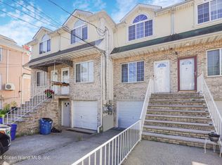 94 Robin Rd, Staten Island, NY 10305