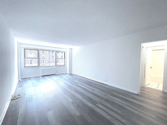 4th image of 77 W 55th St APT 16F