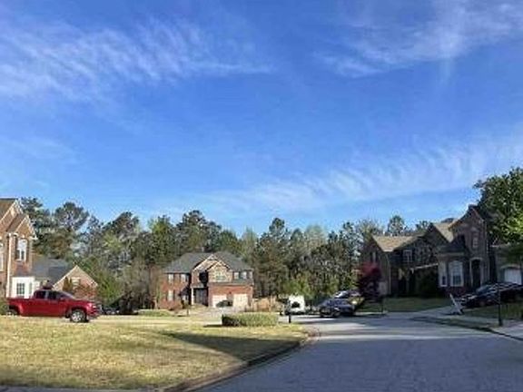 Exterior Neighborhood (street photo)