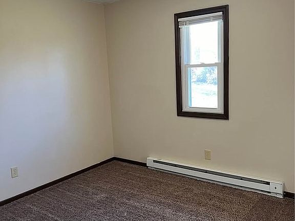 3rd image of 2590-2592 Meloy Rd