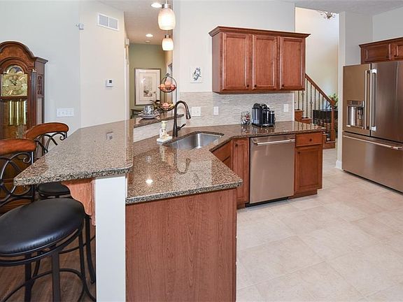 5th image of 33835 Crown Colony Dr