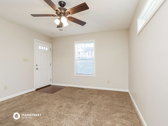 5th image of 204 Maple Dr