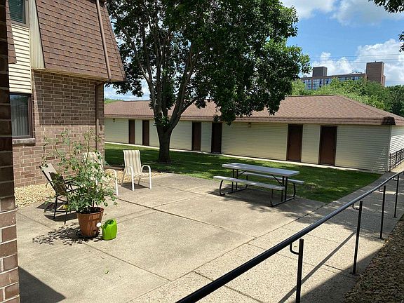 2nd image of 813 Maplehill Dr APT B4