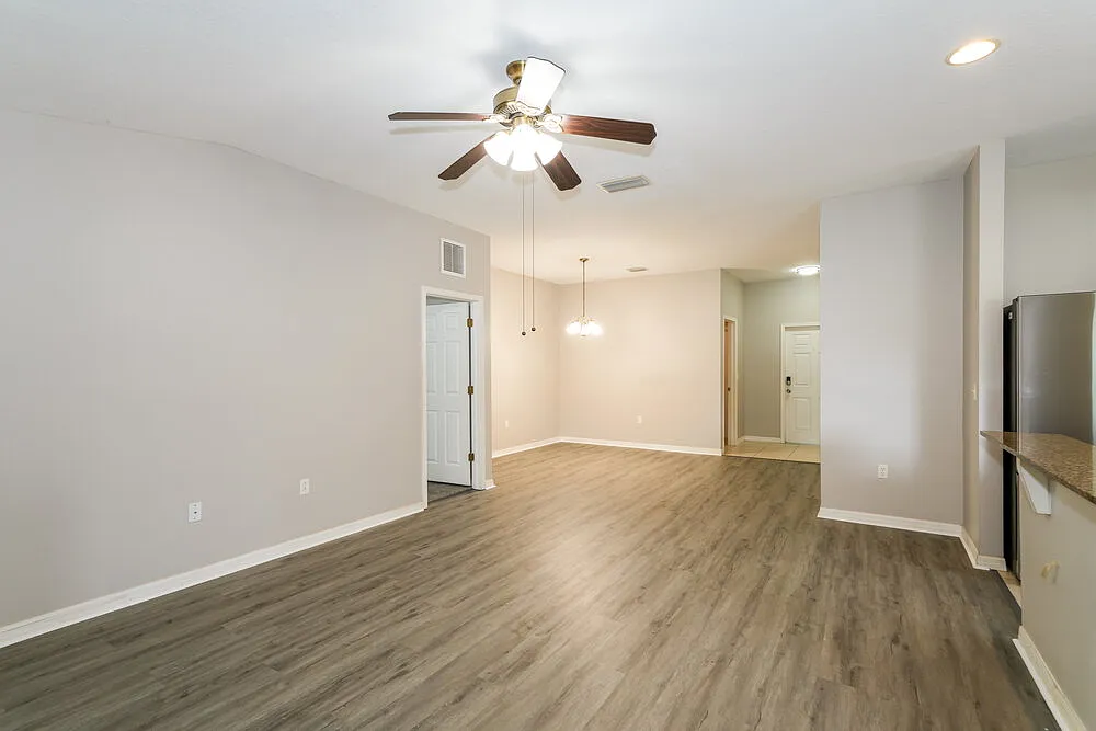 3 bed, 2.0 bath, 1528 sqft, $2,085 — Photo 3