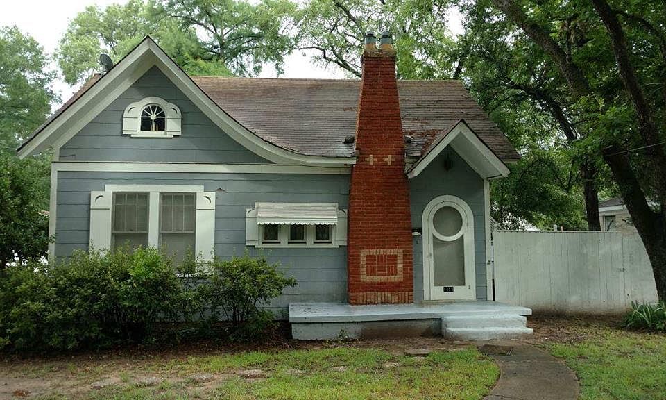 1st image of 1111 E Houston Ave