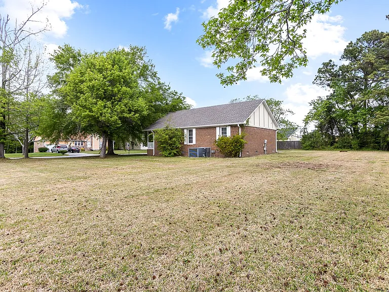 103 Balsam Rd — Photo 23