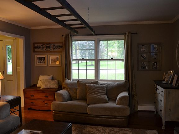 4th image of 19 Cedarwood Dr