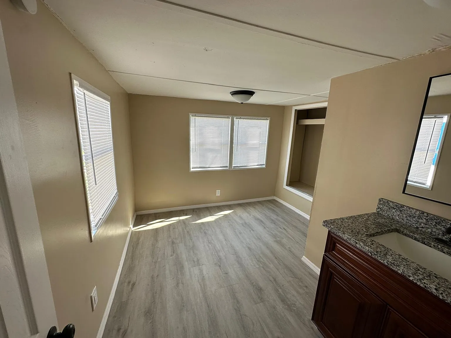 1 bed, 360 sqft, $990 — Photo 3