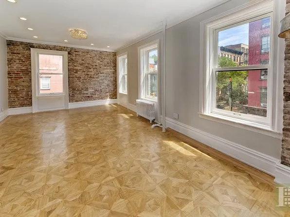 92 Perry Street image 1 of 8