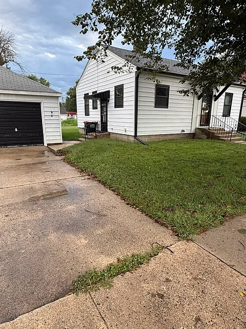 2 bed, 900 sqft, $950 — Photo 2