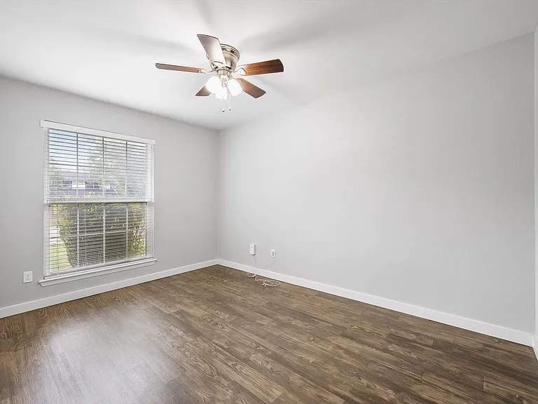 12902 Lamplight Village Ave — Photo 32
