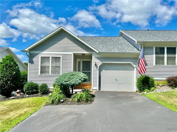 153 Timber Wolf Cir, Syracuse, NY 13209