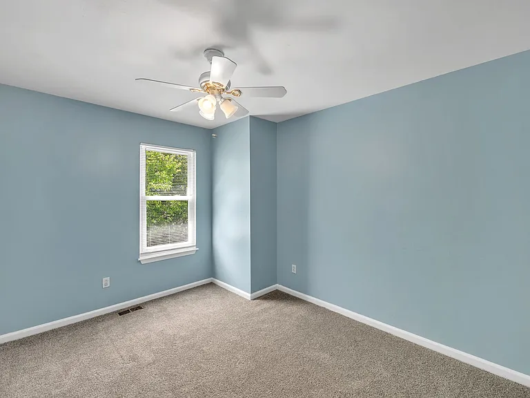 717 Wolftrap Ln — Photo 17