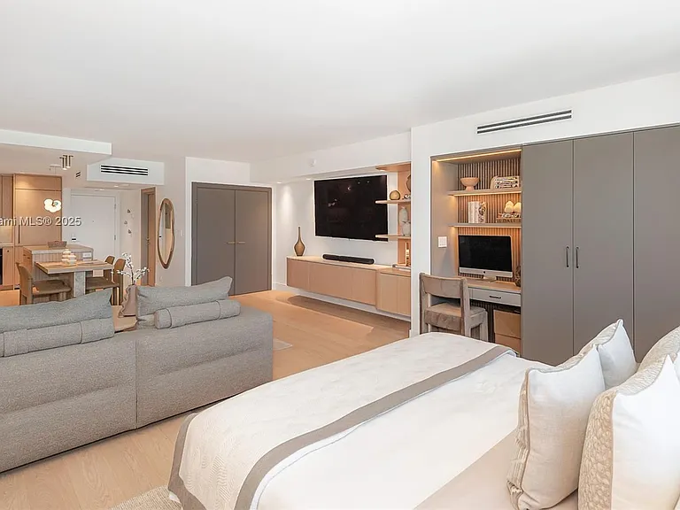2301 Collins Ave #1527 — Photo 7