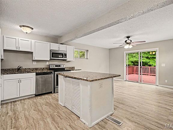 4th image of 1555 Ville Gloria Ln