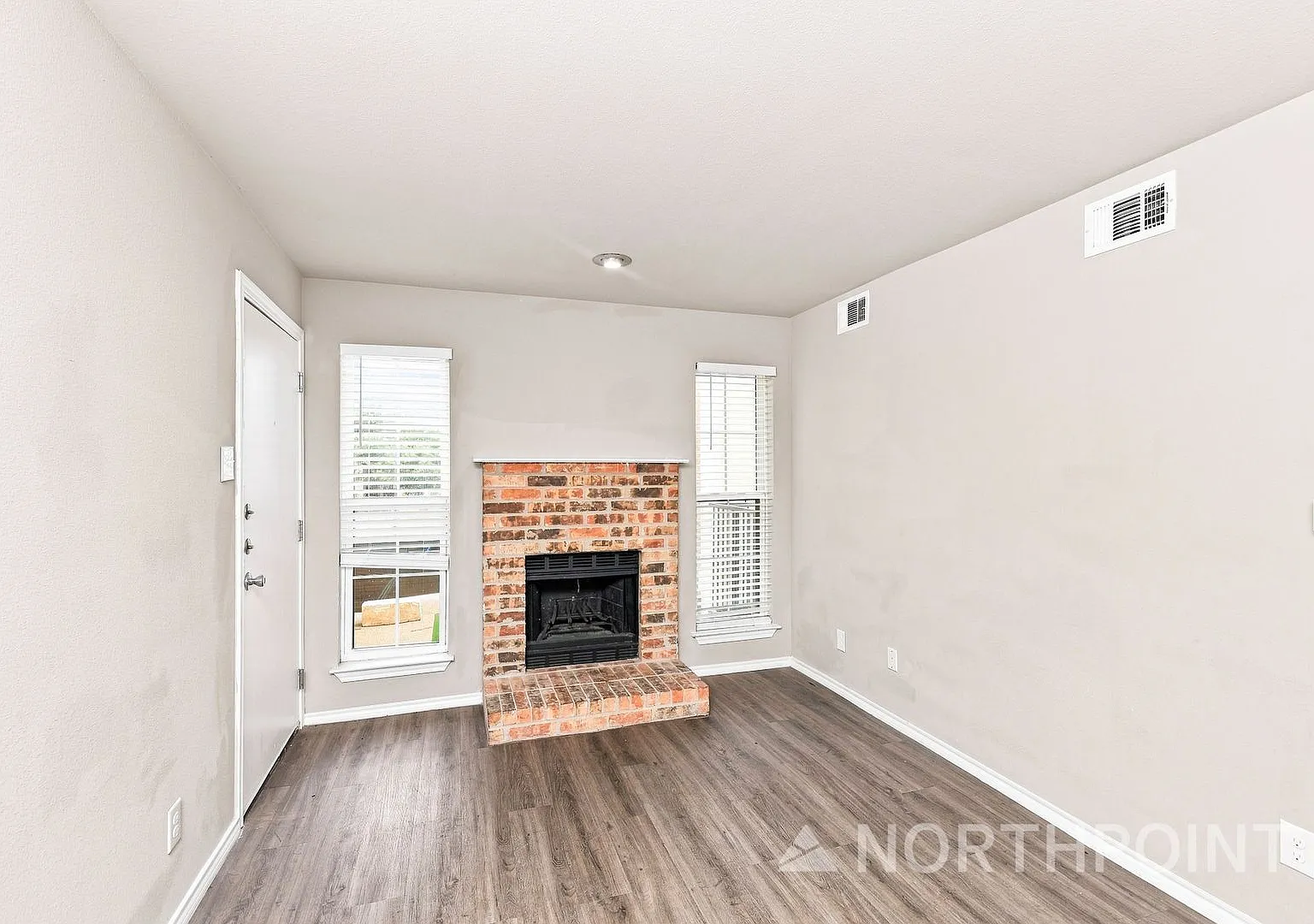 9520_Royal Ln #220 — Photo 3