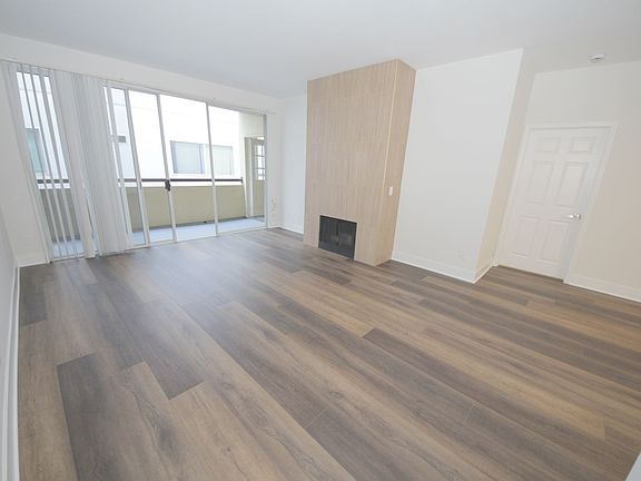 5th image of 1253 Barry Ave #206
