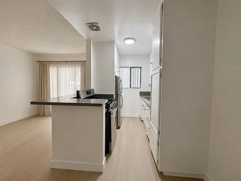 1315 N Columbus Ave. — Photo 4
