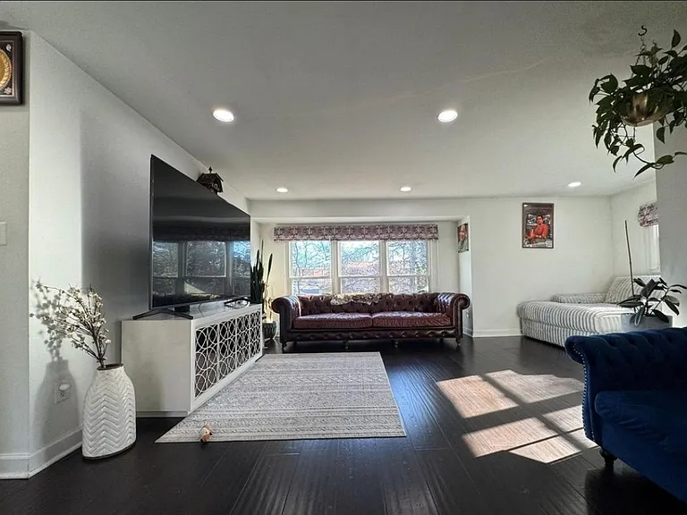 131 Casmar St SE — Photo 6