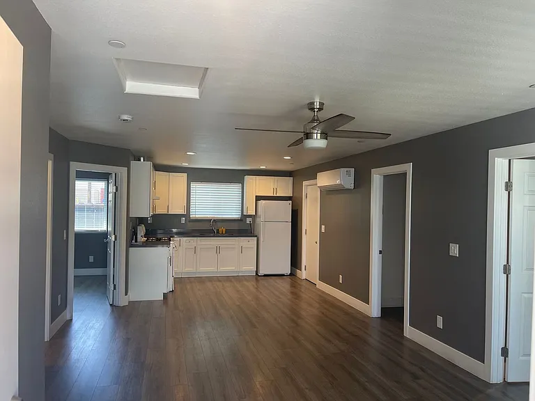 1526 N Sierra Nevada St — Photo 3
