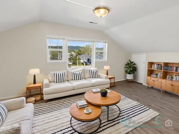 400 A5 Capital Management, 400 N Holladay Dr APT 2, Seaside, OR 97138