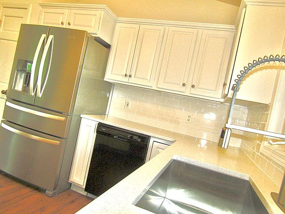 2nd image of 756 Scott View Dr NE