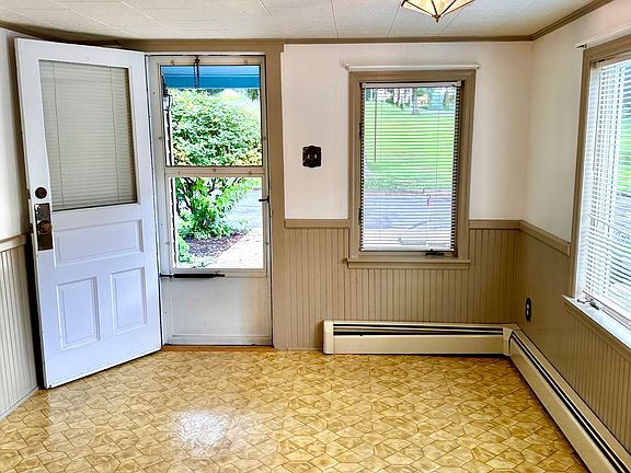 526 Lake Rd - Eat-In-Kitchen 2