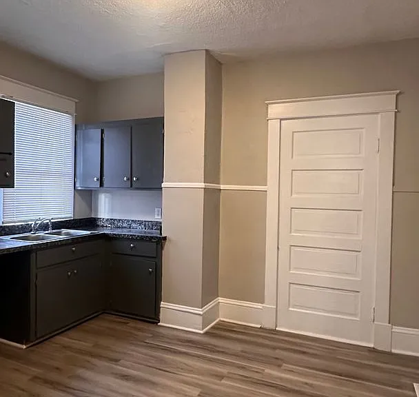 407 Saint Andrew St #1 — Photo 6