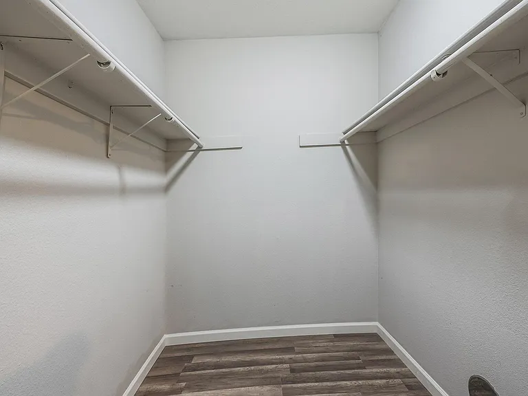 2611 E Maryland Dr — Photo 12