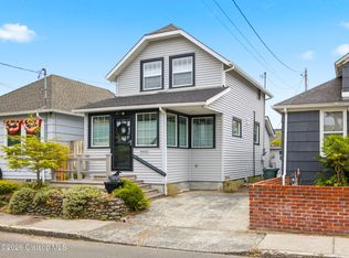 331 10th St, Seaside, OR 97138