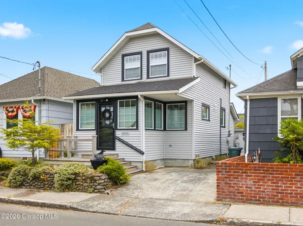331 10th St, Seaside, OR 97138