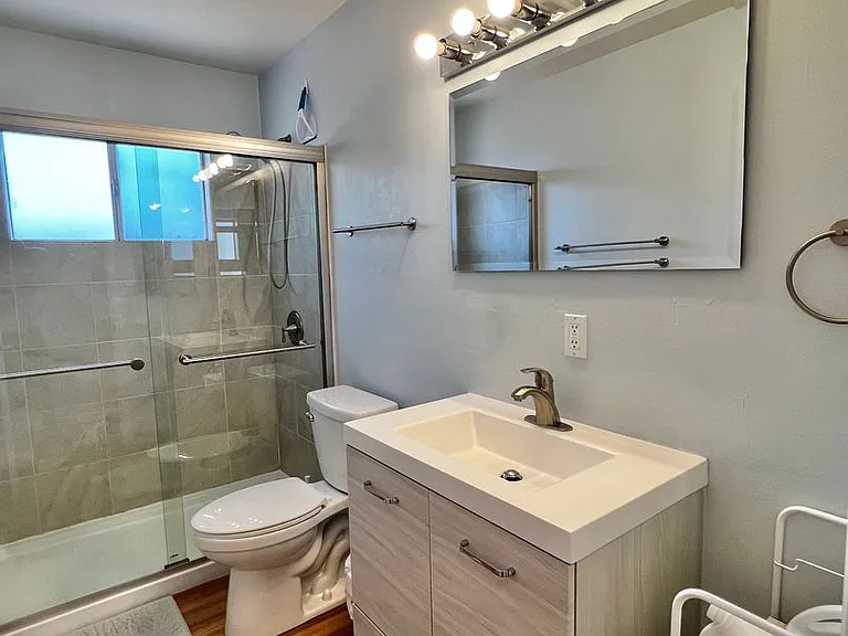 561 Claremont St #B — Photo 13