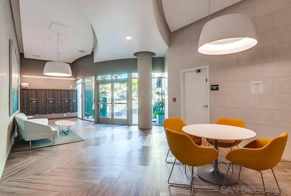 1 bed, 865 sqft, $2,780 — Photo 2