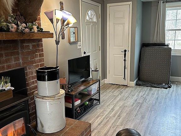 5th image of 121 Leasure Rd